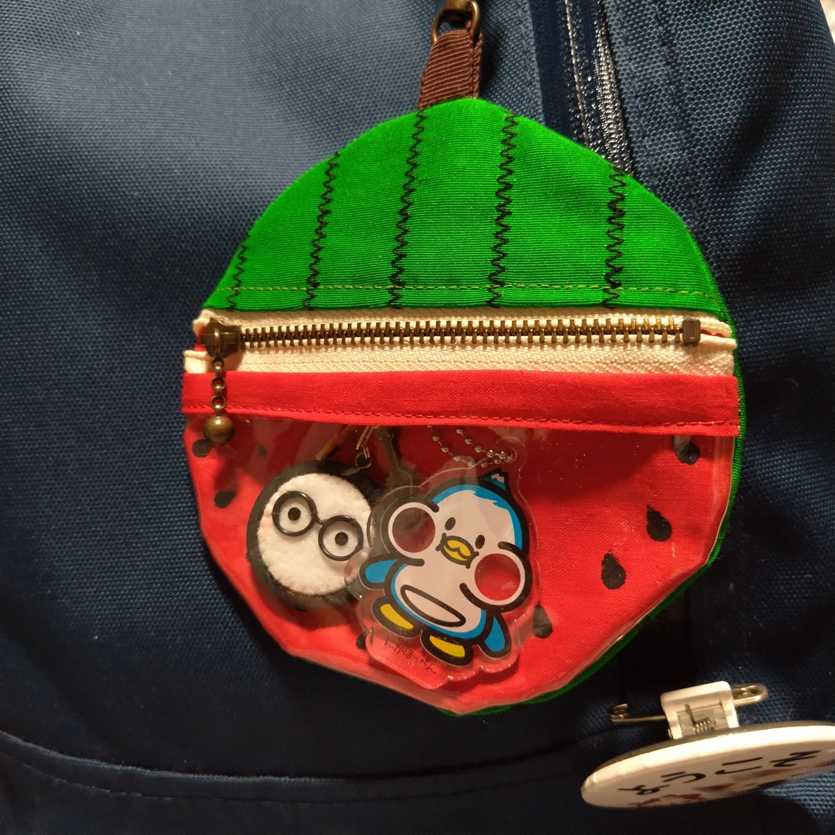 katomarumaru's tweet photo. いよいよあと何分かでフェス1日目！明日早起きだからねねばねのにねれね😥
準備は終わりました👍
ラバーバンドは切れるという噂なので腕にはしません！変わりにスイカブレスレット🍉リュックにはスイカポーチの中に『にかほっペん』と優くんみたいなの入れました🤓
寝ます😑
#高橋優　#acmf  #にかほ市 https://t.co/2hvnosMsjS
