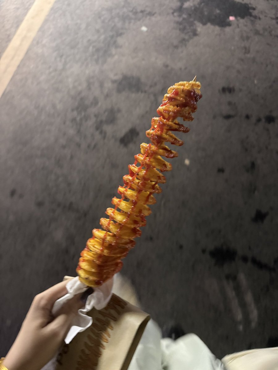 Late_rain1's tweet photo. 中秋快乐大家
来吃超长大薯塔😋 https://t.co/yBGzRMBHc9