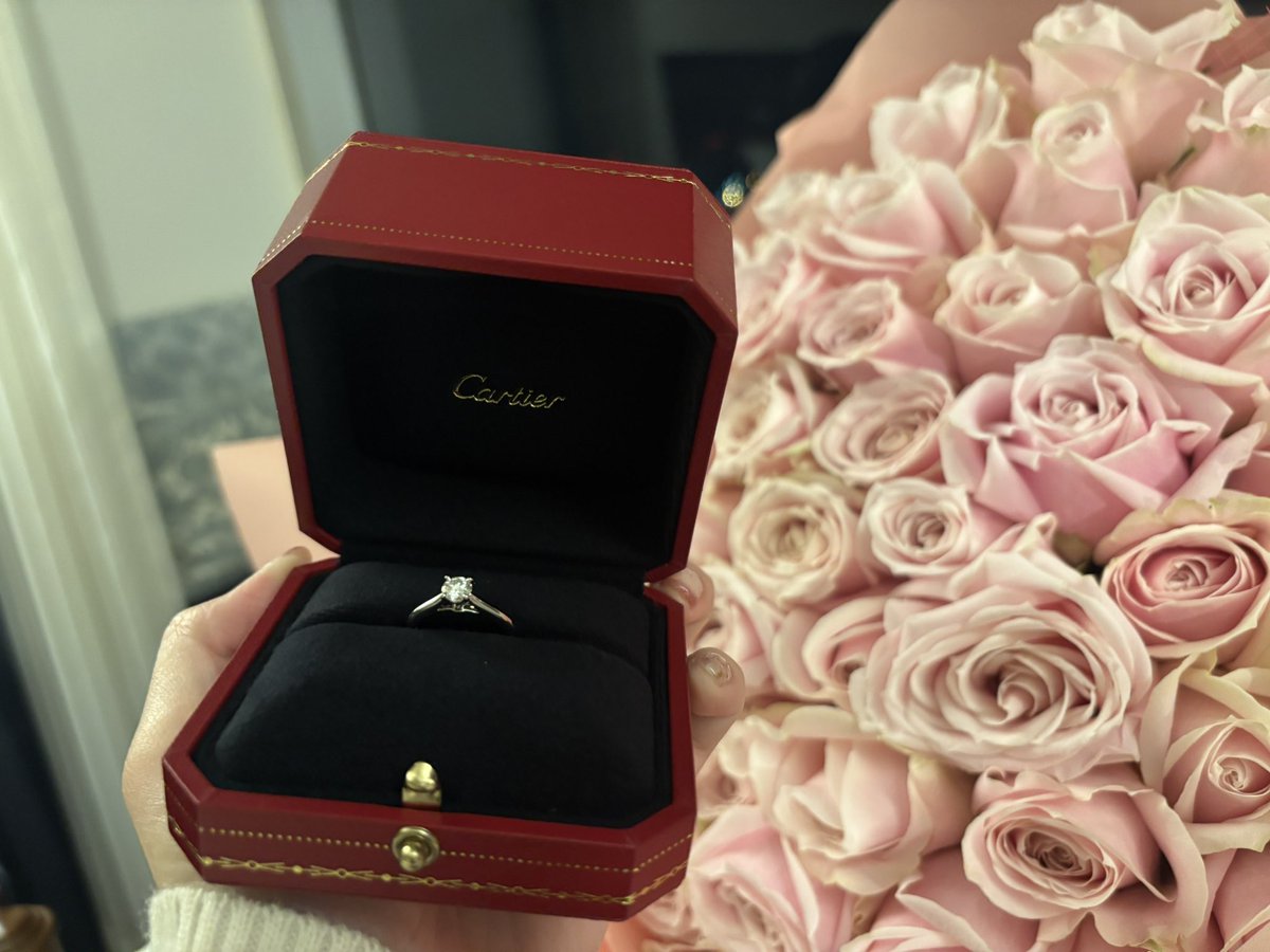 myumyuham's tweet photo. うっふ〜ん♡NANAに憧れ過ぎてCartierソリテール1895を婚約指輪にもらった女よ〜♡ https://t.co/ZkkD6yp1Zf