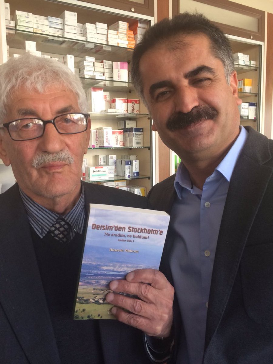 sipanvals's tweet photo. Bu alçak Hüseyin Yıldırım PKK’ye yönelik ” 87-88’de “sandviç operasyonu” ile dışarıdan imha planının içerideki uzantısıydı. PKK’yi tasfiye planının içerideki uzantısıydı. PKK’yi tasfiye edemeyince Avrupada Fatma ile birlikte PKK’ye alternatif “PKK Devrimci Birlik” diye parti kurdular ve PKK kadrolarını kendilerine katılmaya davet ettiler ama hiçbir karşılık bulmadılar çünkü tek hedefleri PKK’yi çökertmekti.

Ne Kürdistanda mücadele yürütme ne de savaşma iradeleri ve istekleri vardı.
Olof Palme cinayetinin PKK üzerine kalmasında büyük payı oldu.

Ne PKK’ye alternatif bir çizgi ortaya koydu ne de bunun çabasını harcadı!

Ömrünün son anına kadar “Apo diktatör” “Apo kötü” demekten başka hiçbir şey yapmadı…

Kürt halkı bu haset adama dair hiçbir şey hat��rlamayacak adı bile bilinmeyecek büyük Kürt toplumu içinde…