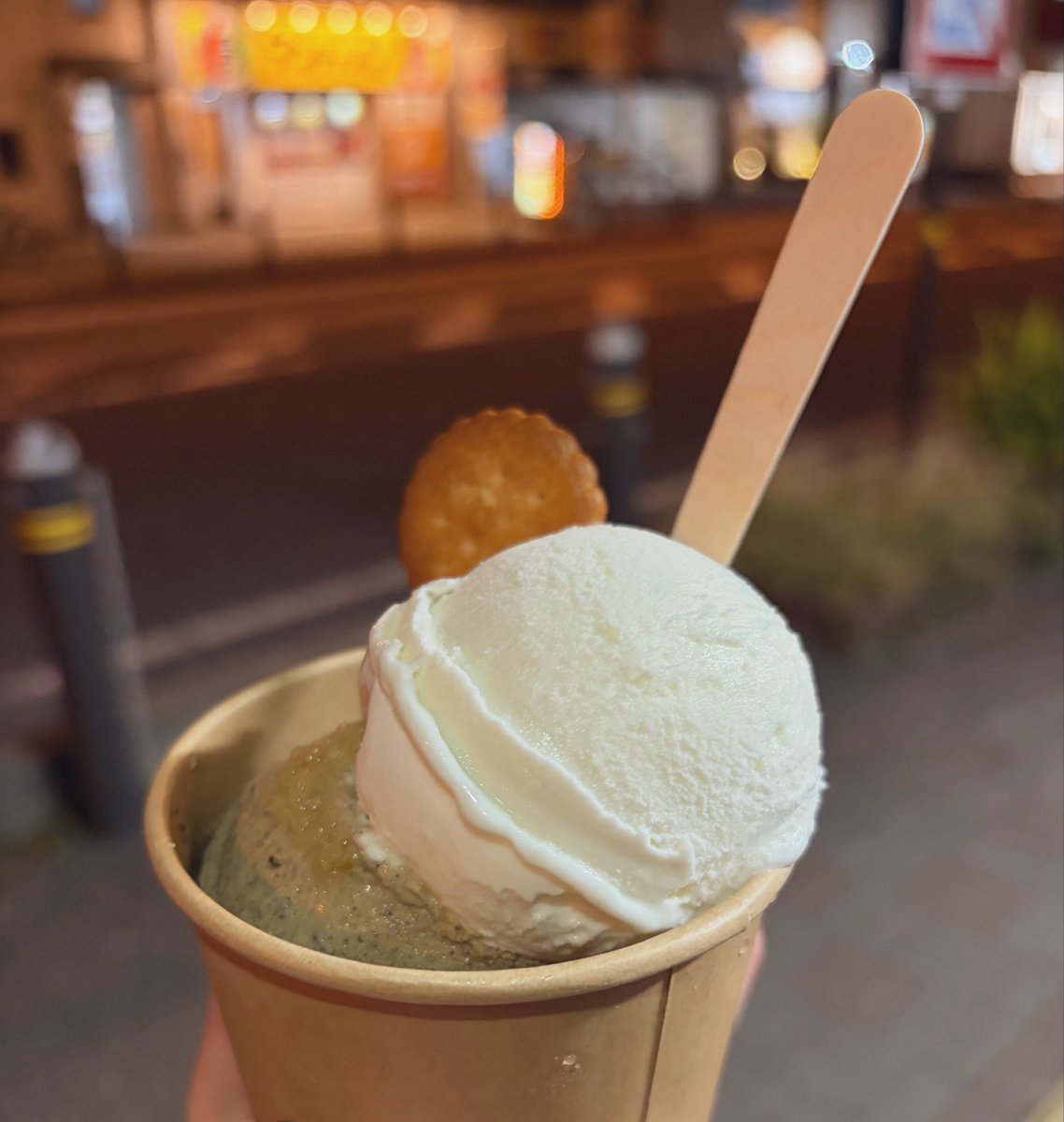 onigiritoinari's tweet photo. 🍦🍦🍨(行く先々にアイスポイントがあった為つい) https://t.co/i0vUUuqy0u