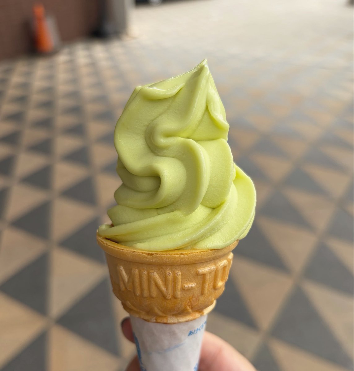 onigiritoinari's tweet photo. 🍦🍦🍨(行く先々にアイスポイントがあった為つい) https://t.co/i0vUUuqy0u