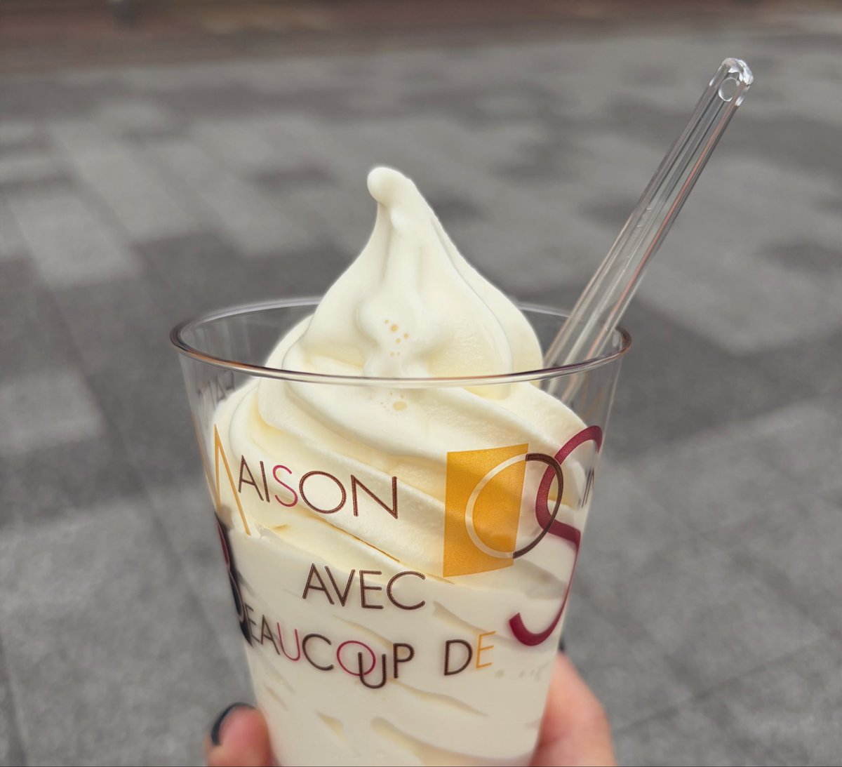 onigiritoinari's tweet photo. 🍦🍦🍨(行く先々にアイスポイントがあった為つい) https://t.co/i0vUUuqy0u