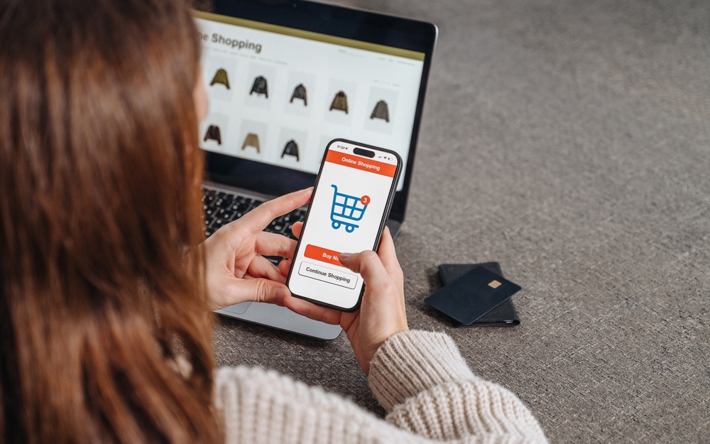 MagyarBank's tweet photo. The Fall season is upon us, and that means we may be purchasing new clothing items to keep us warmer on chilly nights!
Be safe when shopping online-use trusted websites and never enter payment details on unfamiliar or sites or use public WI-FI.
#FraudProtectionFriday https://t.co/9ERoWv4anY
