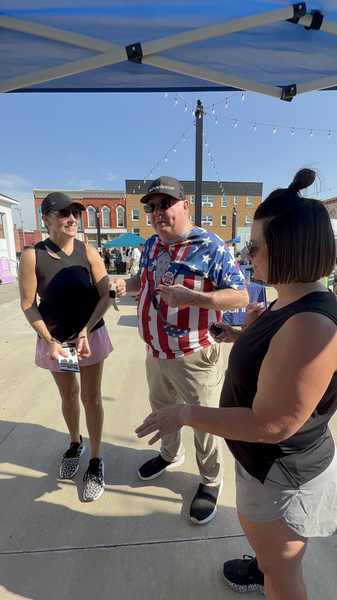 PickpocketGene's tweet photo. Great time working with my daughter, Christina Durrill, and Divine Interruptions at the Mental Mixology Walkathon! I used my “Magic with a Message” to highlight microcurrent neurotherapy while supporting mental health awareness. For more information, see https://t.co/Gx9pMYL0kJ https://t.co/u8mSUNfkCi