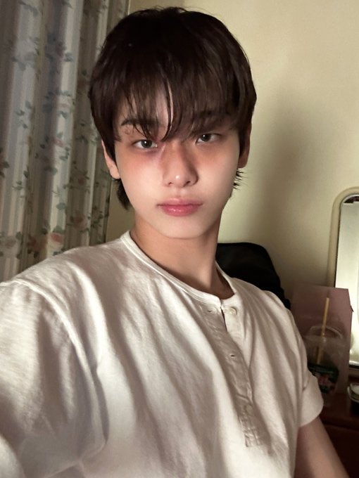 kyundodo1234's tweet photo. 화장 눈 전체에 멍든 것 같아..
귀엽네;; https://t.co/v0hD0LBB7E