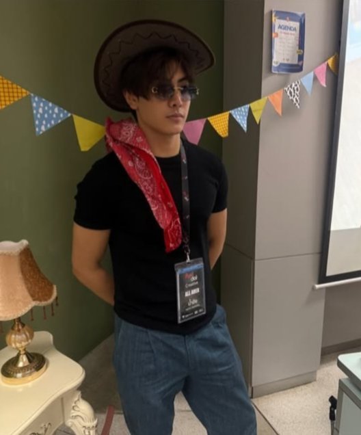 Alana_Psych's tweet photo. Joong's first university seminar was a success! 🥳🎓

Balancing his busy schedule, events, and studies like an absolute pro...

So proud of our soon-to-be graduate! 🎓✨😭

#JoongArchen https://t.co/AMjKPUEOVC