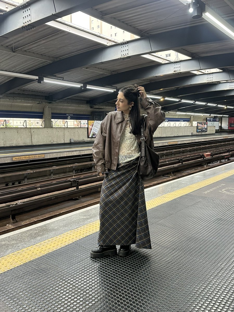 caroulinay's tweet photo. as pessoas da rua não sabem que eu tenho um shape e as da academia não sabem que eu sou estilosa and that’s kinda cunt https://t.co/m3qasqQnVJ