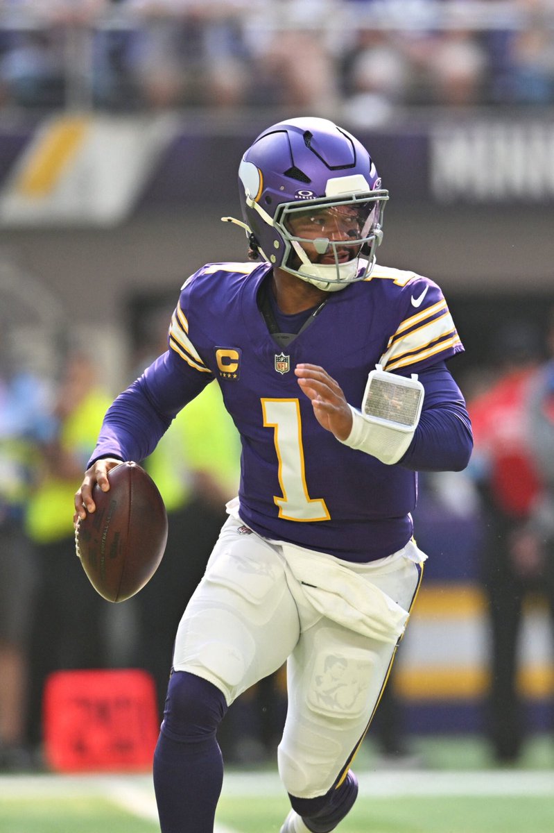 SKOLaMANIAC's tweet photo. On this Purple Friday, I’d like to wish nothing but the best for our QB1, @K1! If we are to get the win against our old NFC Central foes, the @Buccaneers, I have a feeling he is going to need to be a big contributor throwing the 🏈. Let’s send good vibes his way! 🙏 🙌 #SKOL😈💜 https://t.co/uPMHlVwsnf