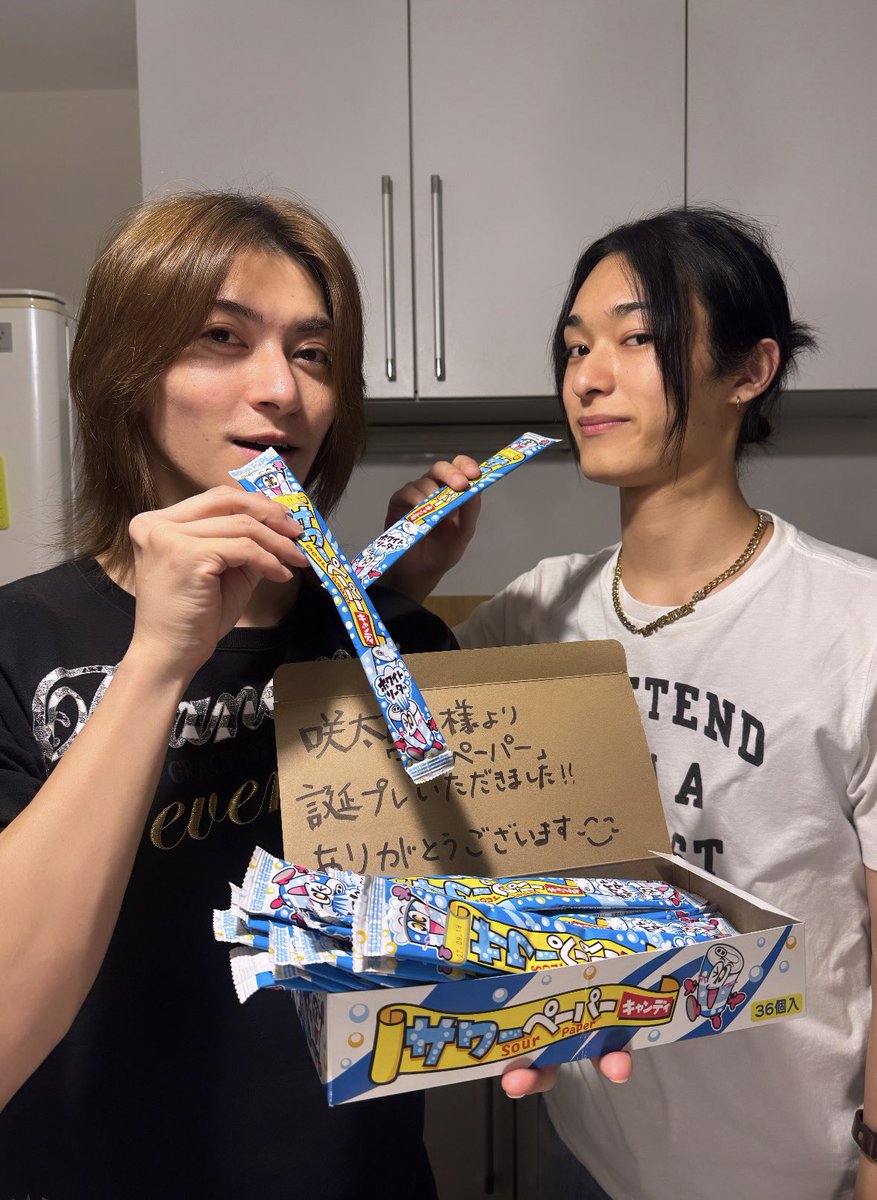 RUNIDRE's tweet photo. ⋰
Today’s Schedule 🍀.*
⋱

12:15AM(JST) | Weverse &amp; TikTok Live

🔗 https://t.co/rWf0wItDtx
🔗 https://t.co/hW9azG1XtV https://t.co/shu7VZDoc4