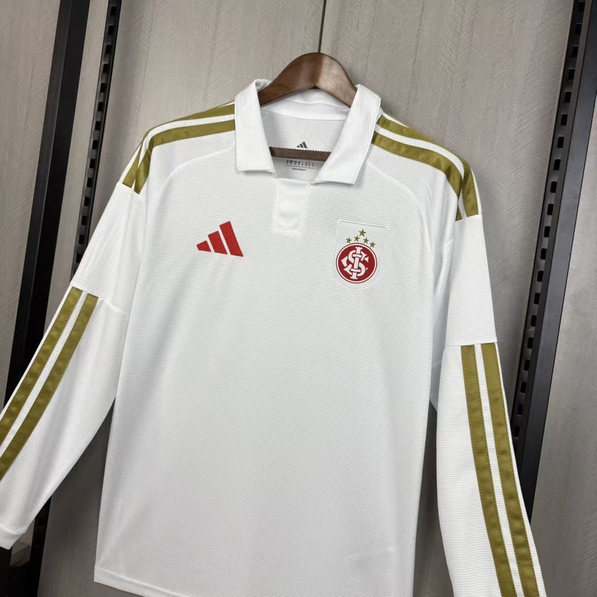 IMPORTAAI's tweet photo. A camisa manga longa do Inter 🔴

🛒 Mercado Livre 
🔗 https://t.co/cTrKqd5Z4p

🎟 Cupom MELHORCUPOM https://t.co/iooMEYPzoD