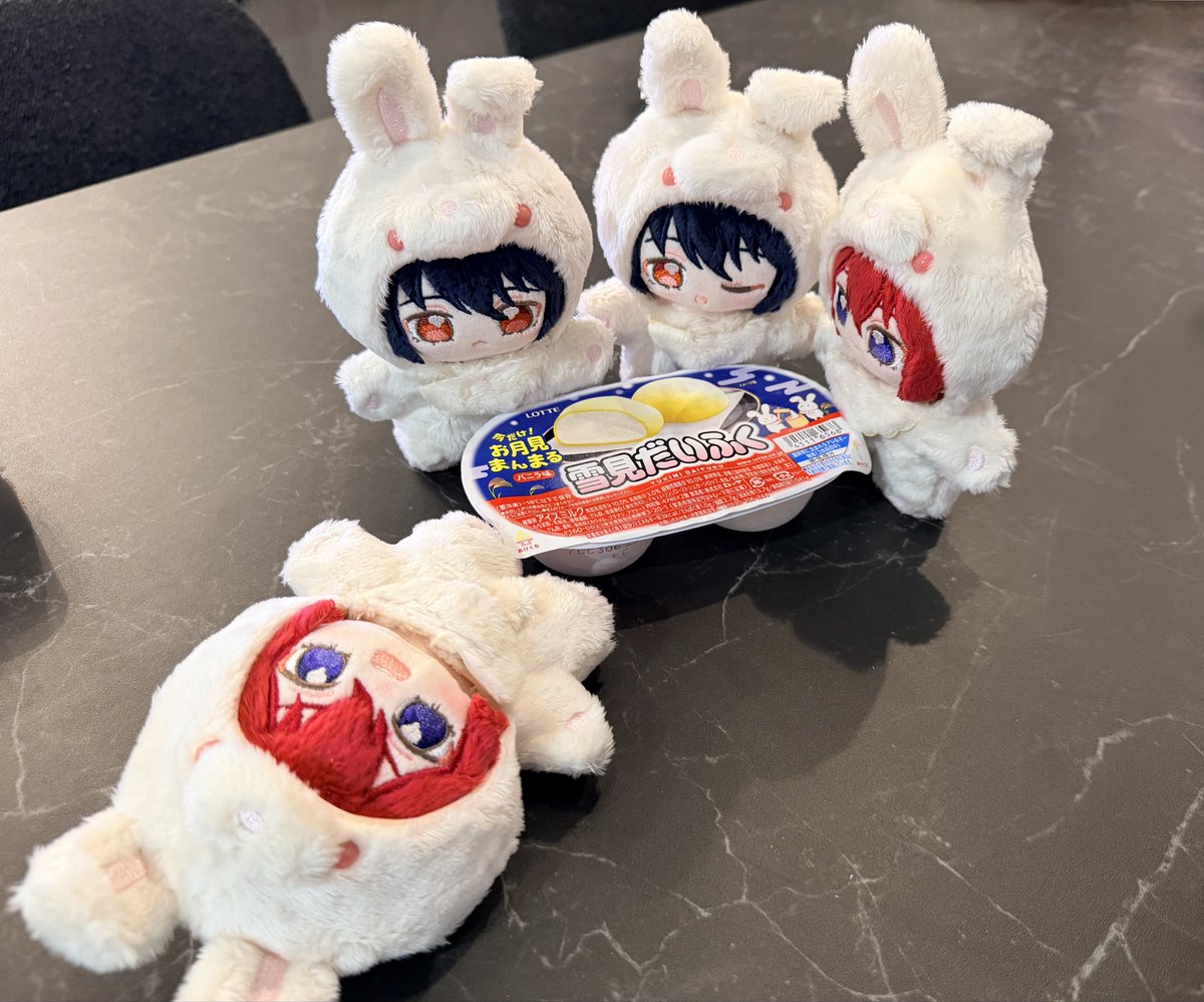 sakach_aaaaaa's tweet photo. 今全部食べるか明日の分も残しておくかを真剣に話し合い中。

🐰『くああっ、はやく きめないと とけてしまいます！！』 https://t.co/LtkqeiQpoK