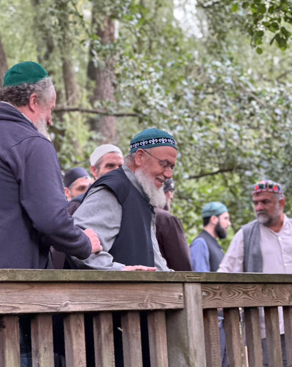 MawlanaUKTour's tweet photo. #MSMBerlin26

“Ask your Lord for a physician who can treat the illness of your hearts, a healer who can heal you, a guide who can guide you and take your hand."

-- Shaykh Abdul Qadir Jilani ق

[Mawlana moments ago in Berlin, Germany]

#ShaykhMehmetEffendi
#NaqshbandiHaqqani https://t.co/st6Mwo95vA