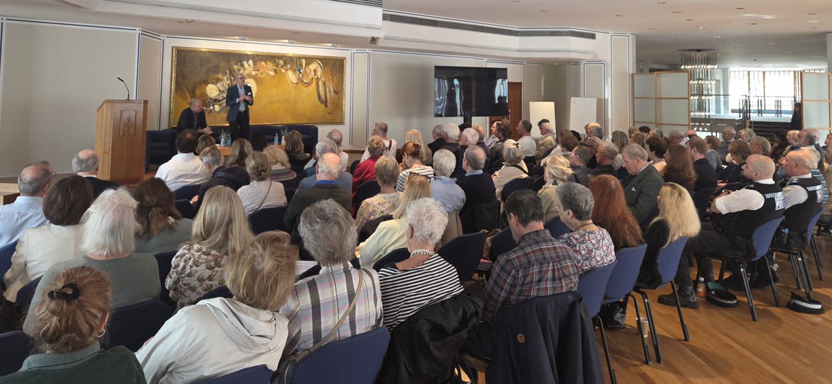 sofmcveigh's tweet photo. South Ken meeting. I asked @josephpowell what he's doing to support local businesses after his National Insurance hike - a tax on jobs.
Also asked what's he doing about the huge council tax increase facing residents due to his Govs cuts to the council? #KENSINGTON @GregHammond66 https://t.co/6glfssVKZO