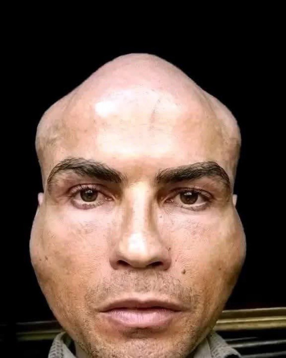 Watermelon2pw1's tweet photo. @voltairesanji @Sherl0Ck14 @JorgeAlamedos @Kaz7iiV2 Messi has more sextuples than Ronaldo has World Cup ko open play goals son 🥀 https://t.co/xanibcb2WB