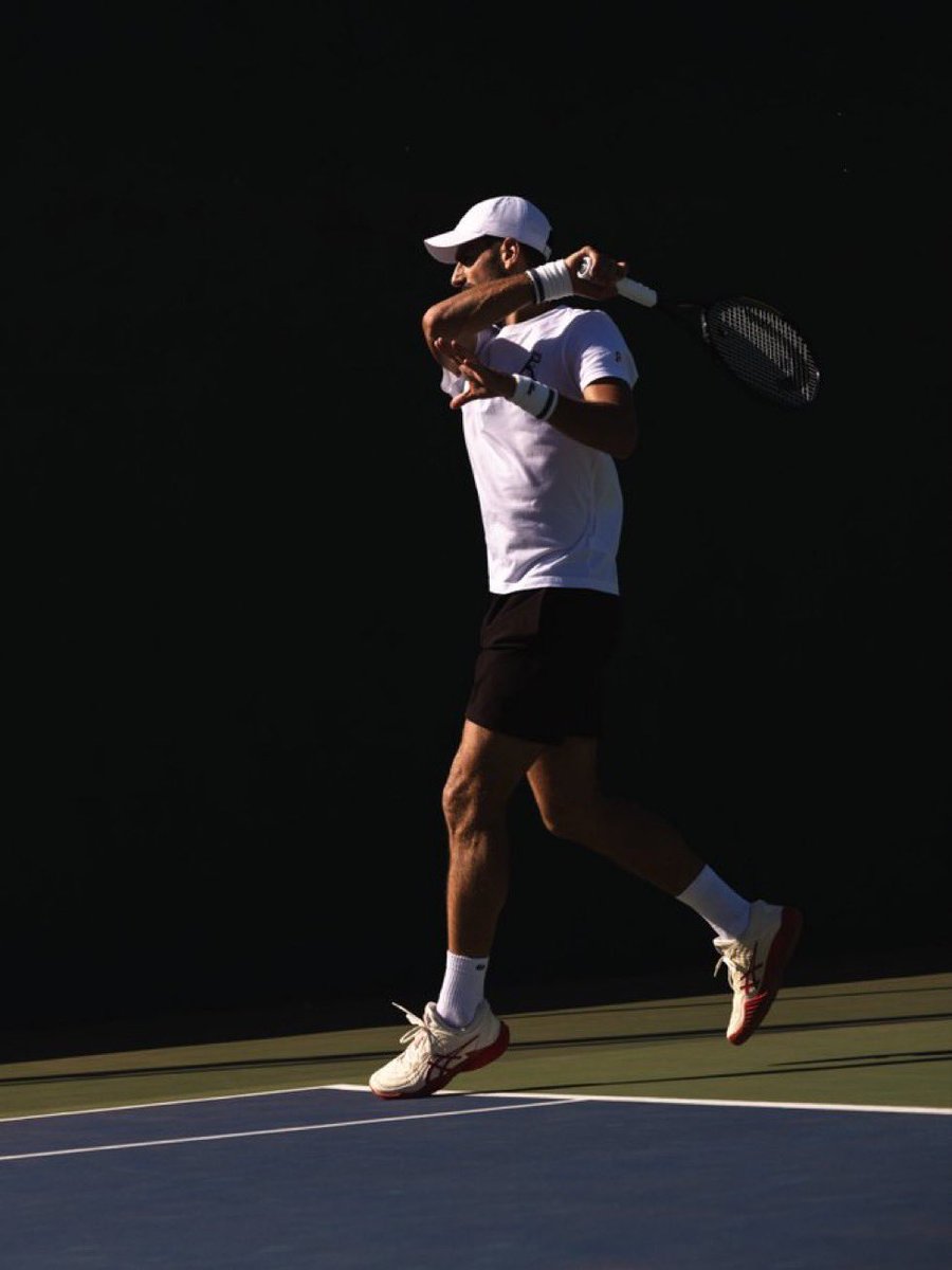 N_Djokovic00's tweet photo. Pre-China tuneup 💪 https://t.co/ezaiHqSFmQ