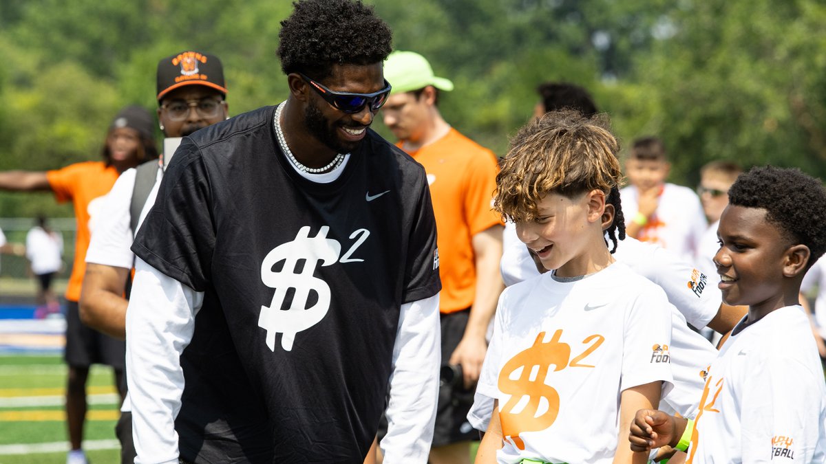 Browns's tweet photo. Congratulations to Shedeur on being named the Week 3 NFLPA Community MVP!

📰 » https://t.co/h7bjmyQ8Tx https://t.co/MJ7ouCq7mA