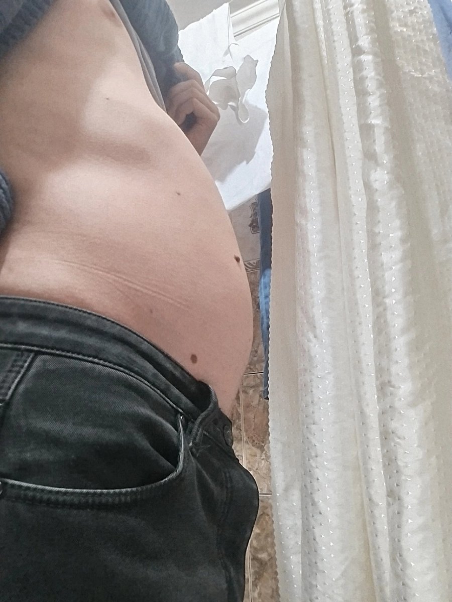 guslakov's tweet photo. his sides became slightly larger #gainer #gaygainer  #extwink #gaychub https://t.co/wCE1O1f7LS