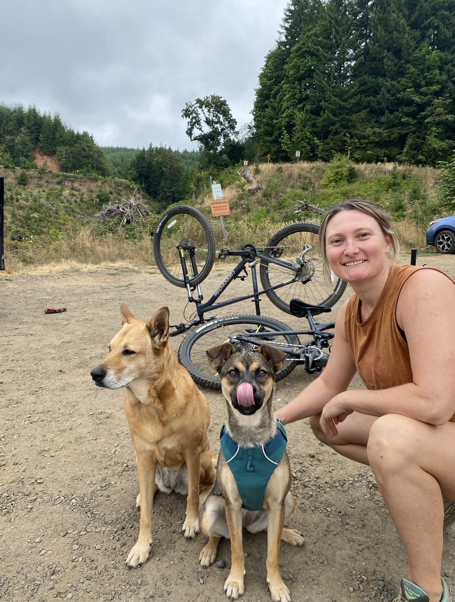 MoBAadventures's tweet photo. Classics MoBA 24 Hours - Dinner &amp; Drinks , then a Ride! 

🗺️ Portland, OR
📍 Rocky Point
🗓️ Sept ‘23 
🚐 MoBA Adventures 
✌️ VIVRE 
#mtnbike #datenight #margarita #dogs #adventuredog 
.
.
Van life couple traveling with their two adventure dogs. https://t.co/TEUS6OxHhH