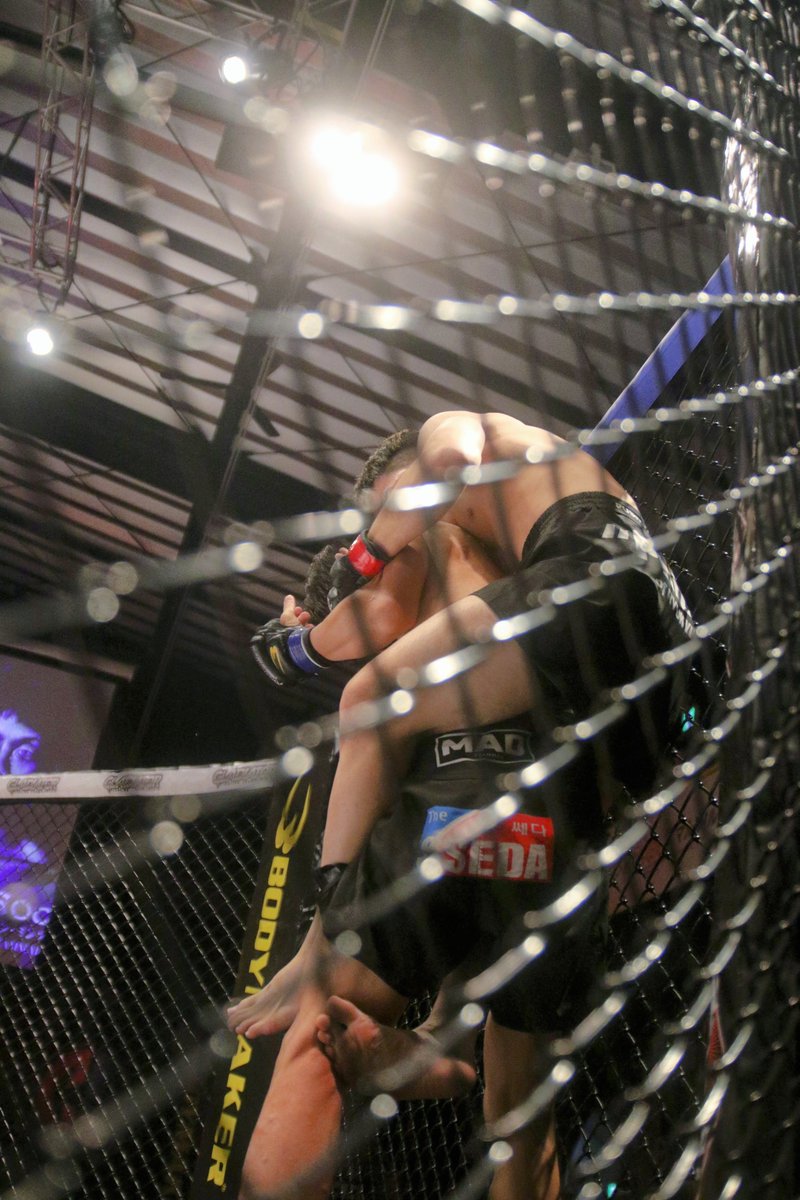 nekoyabunraku's tweet photo. #GLADIATOR036 #GLADIATOR #MMA
▼第16試合 GLADIATORストロー級5分3R
次期タイトル決定戦
諸井友祐(パラエストラ和泉)
クォン・ミンス(TEAMMAD) https://t.co/IKHBkkKKUg