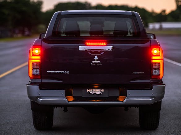 gad_rogers's tweet photo. This is the car he is talking about.
#DiscoverYourNextDrive
#MitsubishiTriton
#VictoriaMotorsUganda https://t.co/ZS8mfSmh0T