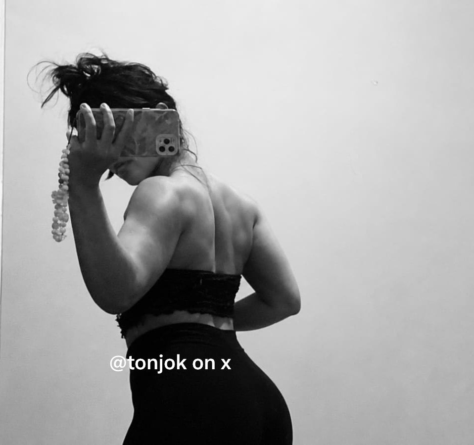 tonjok's tweet photo. when i look at back, i still amaze with this hardwork and what ive done so far. my physics update recently was lit. oh i did it? 🥲 my SBD total also beyond 250kg, with these physics. i feel so amaze with what my body can do https://t.co/fnZpSR2y8y