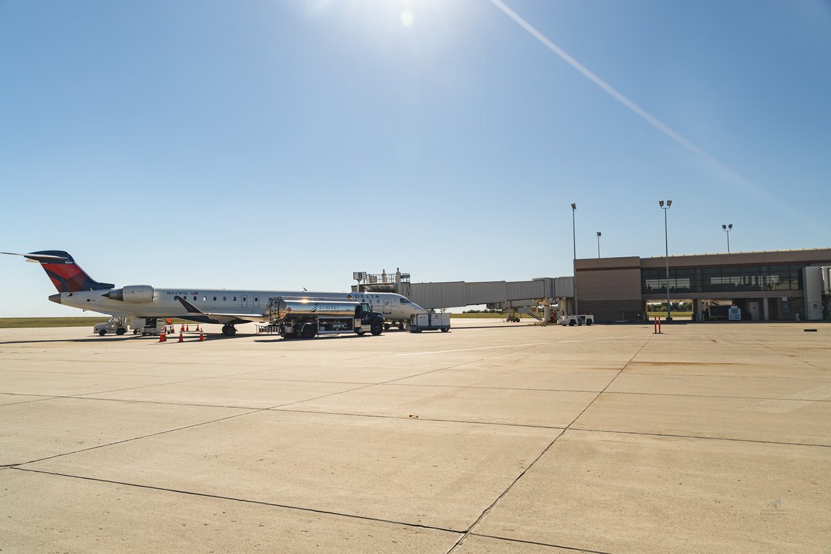 FlyCIRA's tweet photo. Your next Delta trip? Right here at #FlyCIRA. 🔺✈️

Skip the drive to another airport and take off close to home with three daily nonstop @Delta flights to Atlanta (ATL)!

🍑 Stay and explore Atlanta.
🌎 Connect through ATL and keep going.

Where are you headed? 👀 https://t.co/z9EYRHAVhm