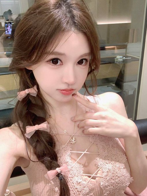 repasseortega's tweet photo. 排卵期就是分不清想被艹还是想被爱 #上海 #女大 #反差ㅤㅤ https://t.co/4kps1dMbPe