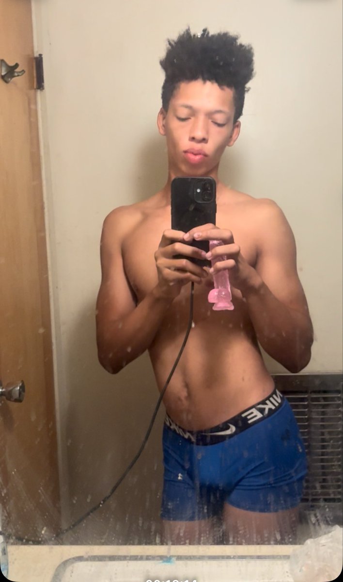Devthajoint's tweet photo. The body bodying 😮‍💨😻
#gay #cali #dl #bi #horny #sexy #femboy https://t.co/Ws36y4Eb7i
