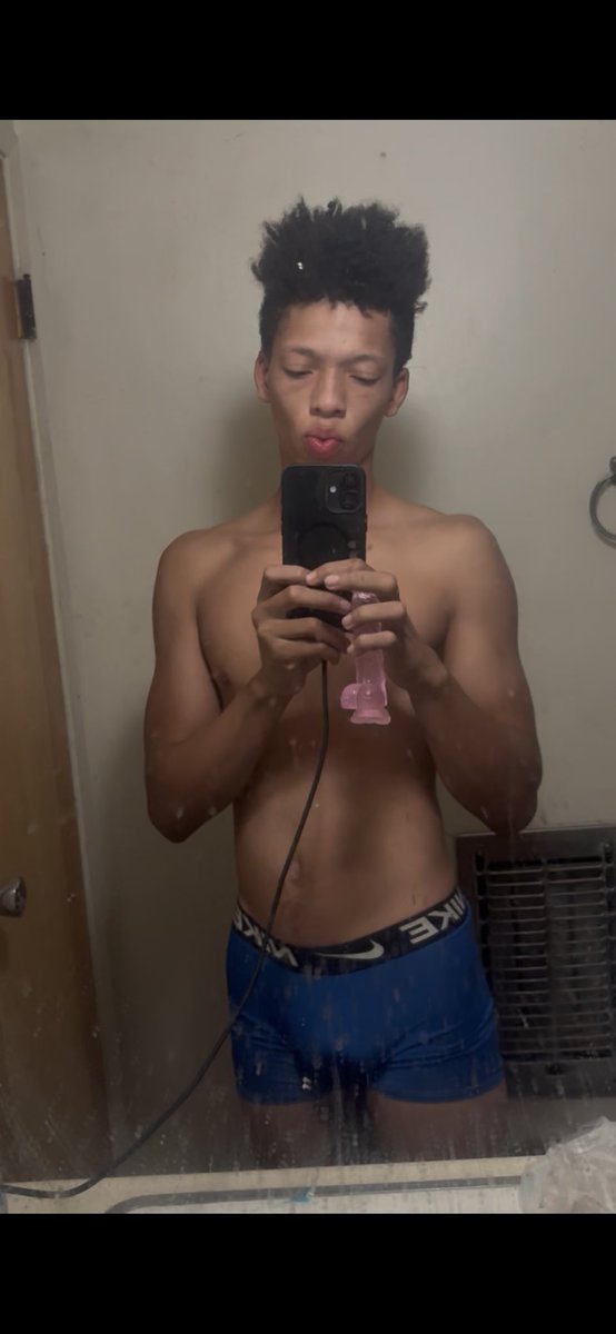 Devthajoint's tweet photo. The body bodying 😮‍💨😻
#gay #cali #dl #bi #horny #sexy #femboy https://t.co/Ws36y4Eb7i