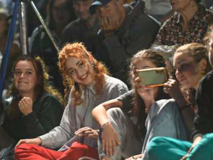 JuventudGijon's tweet photo. 🔷Nuevas miradas en movimiento - Jóvenes programando danza 🩰
🩰 Danza Xixón 2026
📅2 Octubre 2026 ⏰20:30 h
📍Centro de Cultura Antiguo Instituto - Gijón/Xixón
👉https://t.co/7MtsZyVwPY
#DanzaXixón #APDA #festival #danza #cultura #gijon https://t.co/ILYEW9yCxK