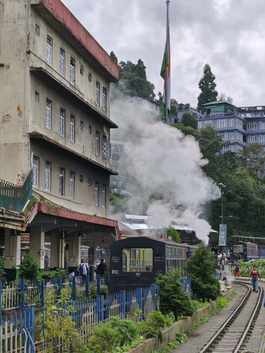 venom1s's tweet photo. My entire solo Darjeeling trip for 3 days cost me 6K, excluding travel and shopping.

If you all want, I can make a detailed guide about it. https://t.co/6QJgJTeZm2