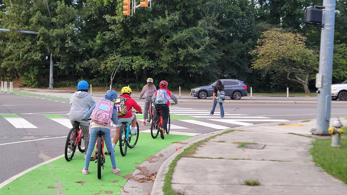 RVA_DOT's tweet photo. Students are enjoying the lifestyle upgrade in Richmond's Southside. 🚲🚲🚲

Boushall Middle School and Fit4Kids organized a bike bus this morning. What if every school day was a bike day? 😎 https://t.co/MguYkIPLQ6