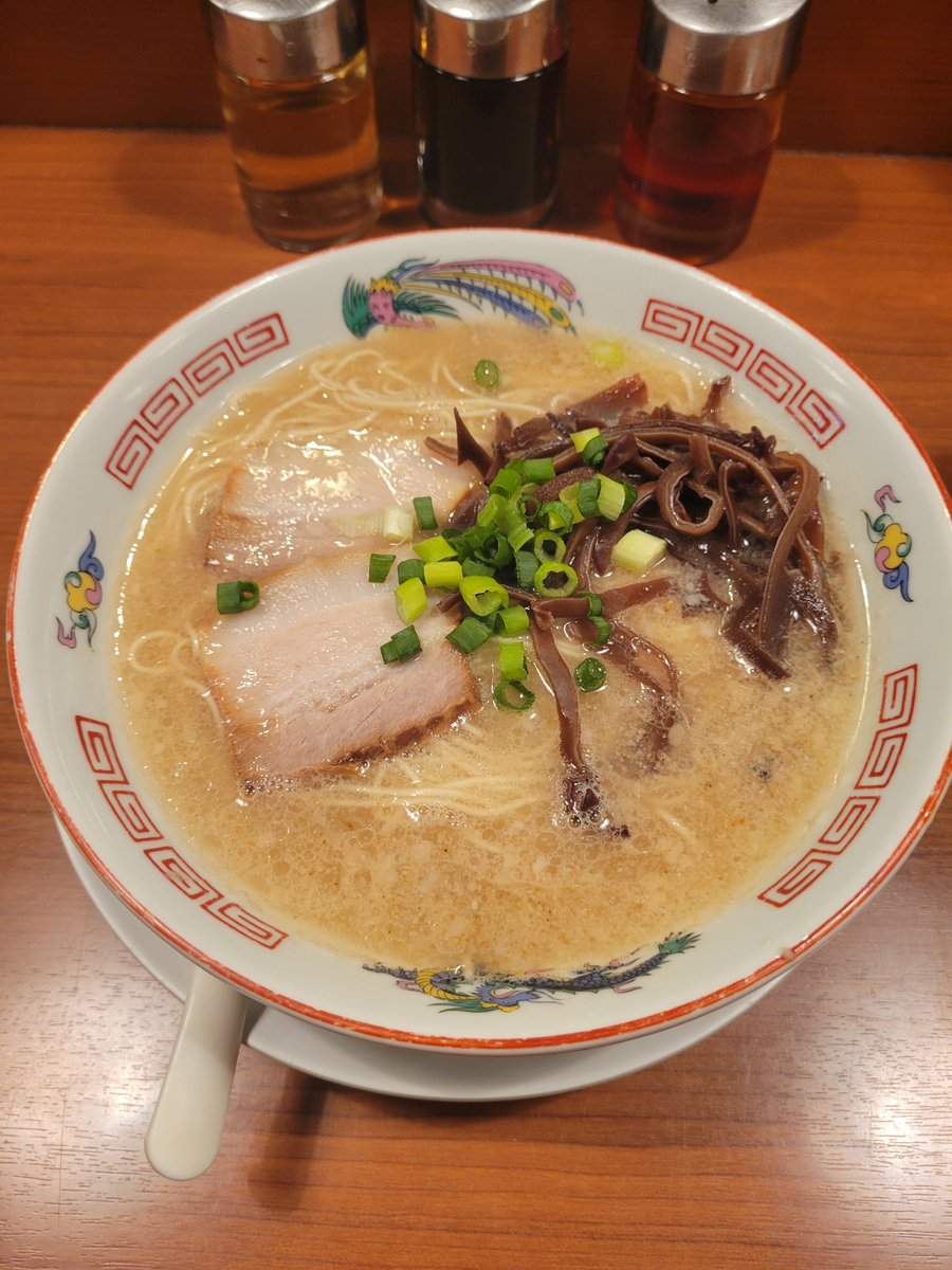 mk_rfu's tweet photo. 購入してしまった!
コノエルかわいい😆
次回は福岡なので博多ラーメンでしめる。

どこかで染まるまで聴きたいなぁ。。
indigoのライブたくさん行けて幸せです。 https://t.co/RiTtMMK4cQ