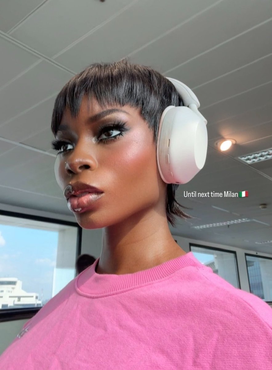 TashaTakesIn5's tweet photo. Saw the pink and headphones and immediately had flashbacks to cutie patootielandria!! 

Olandria absolutely nailed her second Milan Fashion Week. The LA M&amp;G Dolls will see her next!

OLANDRIA STUNS FOR BLUMARINE #OlandriaxBlumarineSS27  #BlumarineSS27 https://t.co/kfbabdPMam