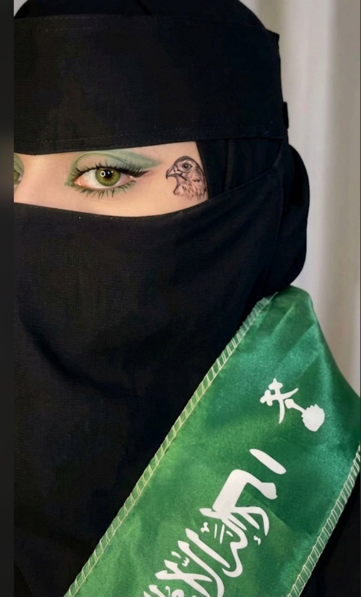 d4d5r's tweet photo. العالم يركض بأسره خلف كل ما هو سريع ومبهر، تنسى الأرواح أحياناً جمال الأشياء البسيطة💚💚 https://t.co/5Uc0vJ3ggw
