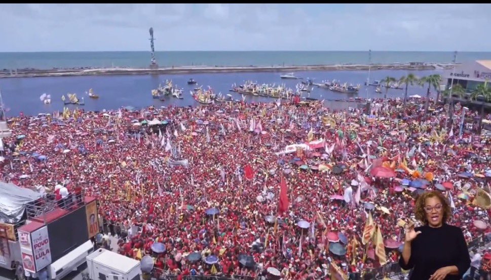 porDudu's tweet photo. Praça do arsenal / marco zero 

@FlavioBolsonaro , depois que tu cozinhar, aí tu limpa os vidros e o fogão, tá? https://t.co/dyAkFXLprk