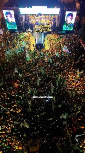 porDudu's tweet photo. Praça do arsenal / marco zero 

@FlavioBolsonaro , depois que tu cozinhar, aí tu limpa os vidros e o fogão, tá? https://t.co/dyAkFXLprk