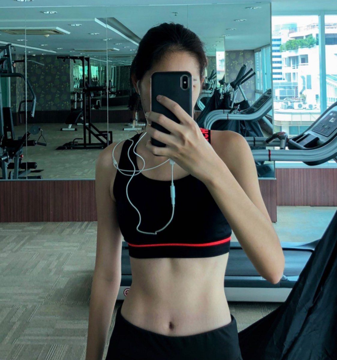 __nini98's tweet photo. The wathinwanit cousins and their abs. 🫠 https://t.co/OrTQhuAsPO