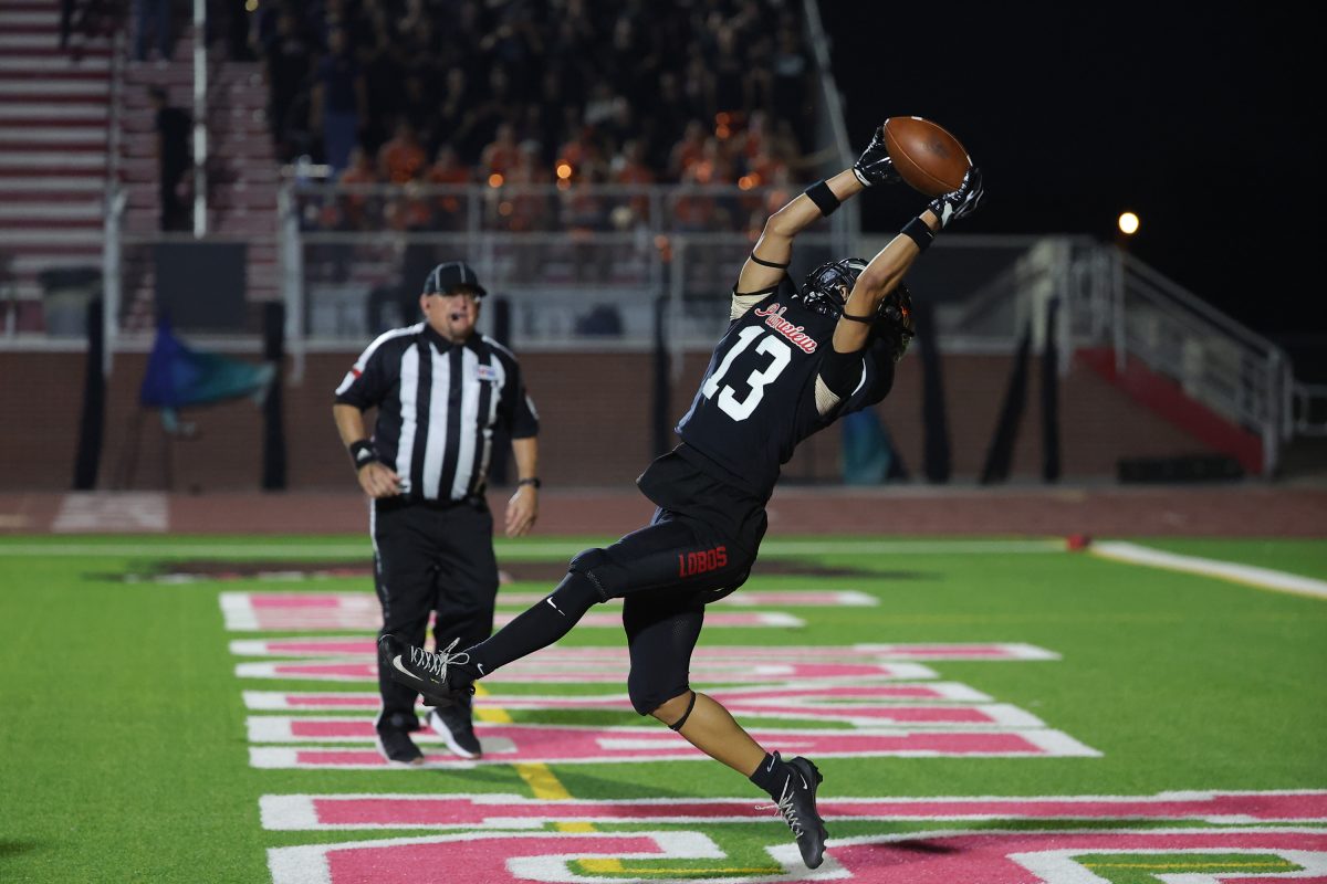 ProgressTimes's tweet photo. The La Joya-Palmview Lobos and Mission High Eagles will kick off tonight at 7:30 at La Joya ISD-PACK Stadium. And this early district showdown between two Big 7 teams could shape the dynamics of the remainder of the schedule. ⬇️

https://t.co/5HpLXffbj5 https://t.co/nYVf5qdEbe