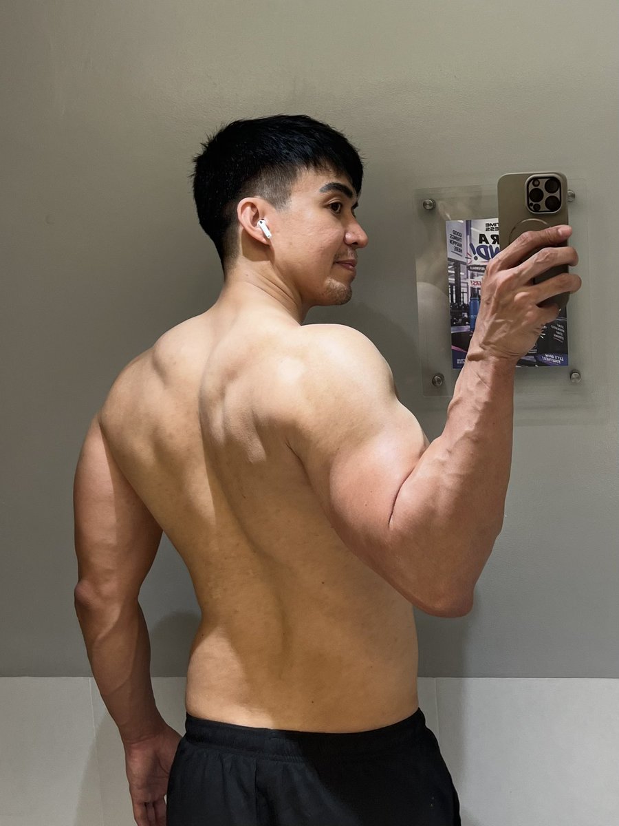 ohayokarlo's tweet photo. Back shot https://t.co/Xx8avDnXEu