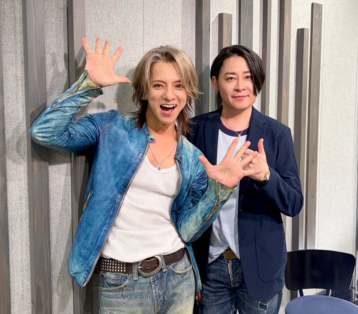 mitsurumatsuoka's tweet photo. 観てくれた皆さんありがとう😊
#SHOWMAN4番目の影武者 
と言う作品と出会えた事、素晴らしいキャストと創れた事、人生の宝です。
一生大切な作品です。
僕にとって忘れる事の無い、かけがえのない輝いた日々でした。
本当にありがとう。

そして、今日発表になりました。
東の兄貴こと #河村隆一　さんとの
コラボ配信ライブ。この人がいなかったら、#sophia松岡充　も居なかったかもと思えるような、30数年前の出会い。
初めて、お互い、いちボーカリストとして
コラボさせて頂きました。
歌唱楽曲は、これまた僕が影響を受けまくって来た、日本を代表するボーカリストの面々のカバーに加え、自身の楽曲も詩わせて頂きました。

どうぞ、観てやってください。