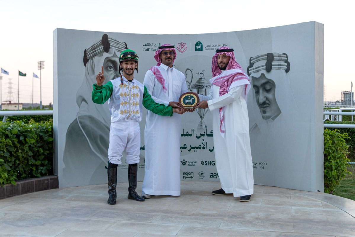 alareen_racing's tweet photo. المهرة "ازهلها" 

بشعار الشيخ عبدالله حمود المالك الصباح.

تحقق الانتصار الثاني من مشاركتها الثالثة، على مسافة 1600 متر، تدريبات عبدالله السدراني، وبقيادة الخيال محمد الحبيل. 

ألف مبروك 👏🏻

#العرين_ريسينق https://t.co/3oU0OciBut