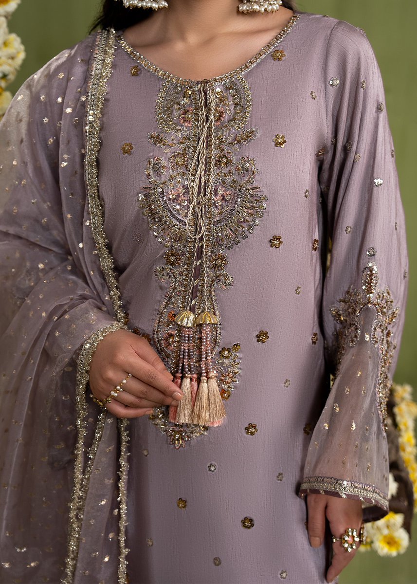 Dream_Fashions's tweet photo. Soft lilac formals for festive evenings ✨
Lilac PRET | ZQ-2610 — ₨ 11,100
https://t.co/cgUaS44yTm
#DreamFashions #PakistaniSuits #FormalSuits #PretWear #ReadyToWear #EmbroideredSuits #PartyWear #WeddingGuestOutfit #LuxuryPret #WomenFashionPakistan #KarachiFashion #OnlineShoppingPakistan