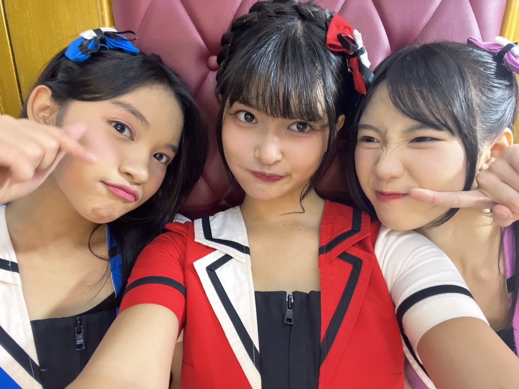 Elin_JKT48's tweet photo. MAKASIII BANYAK YA BUAT SHOW RAMUNE HARII INII ❤️❤️ // with @N_IntanJKT48 @JE_JemimaJKT48 &amp; @Gracie_JKT48 https://t.co/82591zLVA6