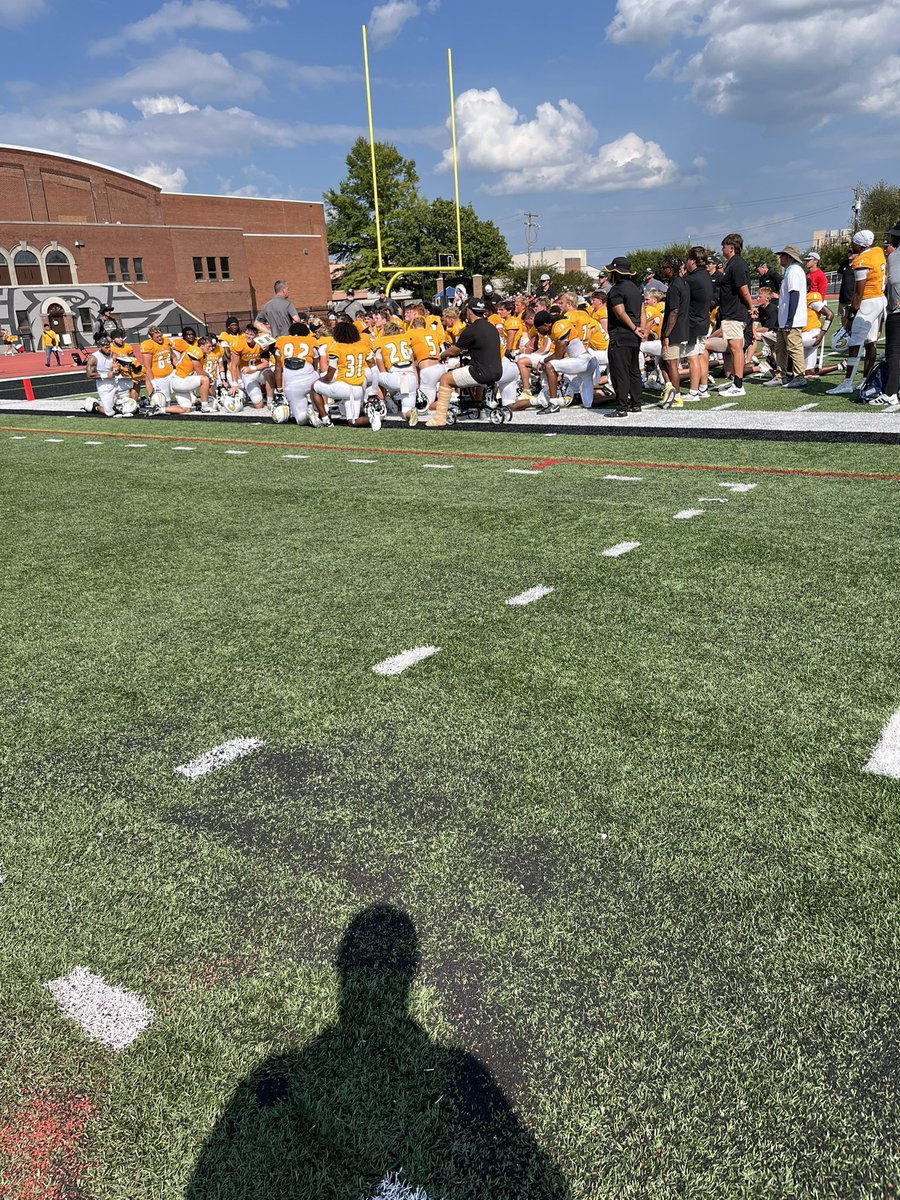ClaytonStratto3's tweet photo. Had a great time @CentreFootball last weekend! @Coach_SMurray @CoachElfers @KYFUTURESTARS @ChiefSmoke10 @drew_toennies @LippertScouting @Coach_QBorders @mosesk225 @LandonHurst4 @DegarmoHudson https://t.co/ukX3YSDYmZ