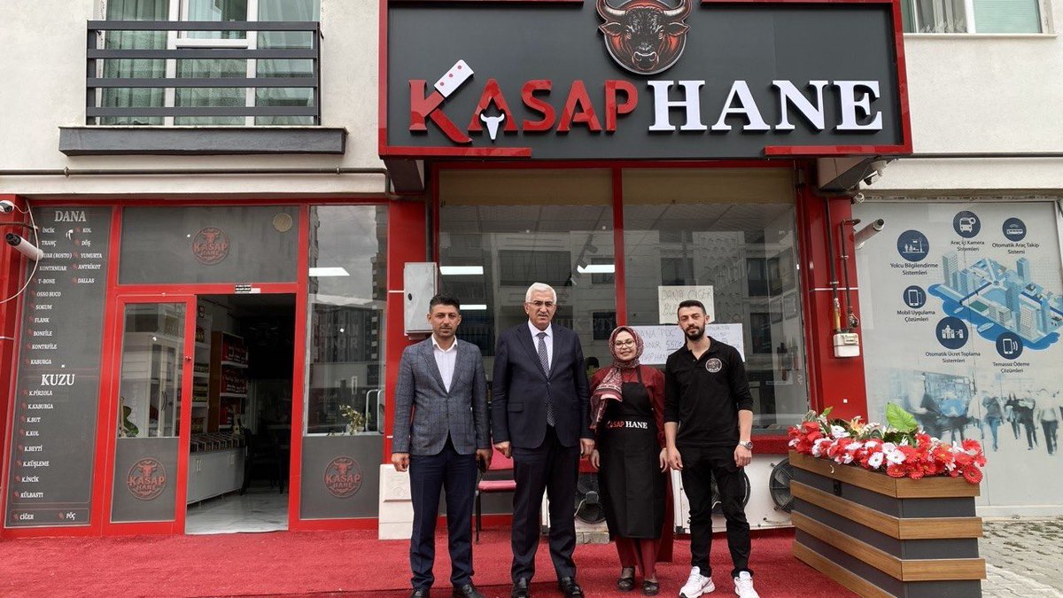 ozmehmetemin's tweet photo. 📍 Erzurum | Esnaf Ziyareti

AK Parti İl Başkan Yardımcımız Sayın Emrah Öztürk ile birlikte, AK Parti Gençlik Kolları Yönetim Kurulu Üyemiz Sayın Sedanur Kaya’nın yeni açtığı Kasaphane işletmesini ziyaret ettik.

Gençlik Kollarımızda özveriyle görev yapan Sedanur kardeşimizin girişimcilik yolculuğuna ortak olmaktan memnuniyet duyduk.

Yeni iş yerinin hayırlı ve bereketli olmasını diliyor, bol ve helal kazançlar temenni ediyorum.

#AKParti