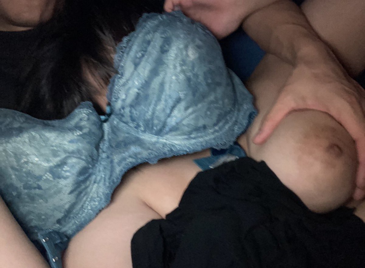 huma_0103's tweet photo. 彼氏なし22歳、リアル近所の女の子とマッチして自宅に都合よく連れ込む関係になった。
LINEしたらすぐ来るICup
自慢のブラで顔モザかけても怒らない従順な雌牛です。

#裏垢男子 https://t.co/5ynyDlIDBv