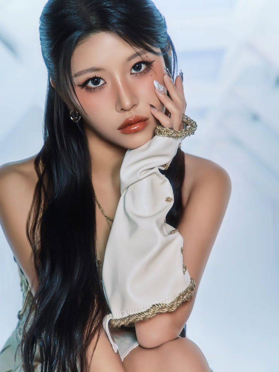 vikadwvxz's tweet photo. ESHA SO PRETTY 
#xin https://t.co/KIeLbJC4l9