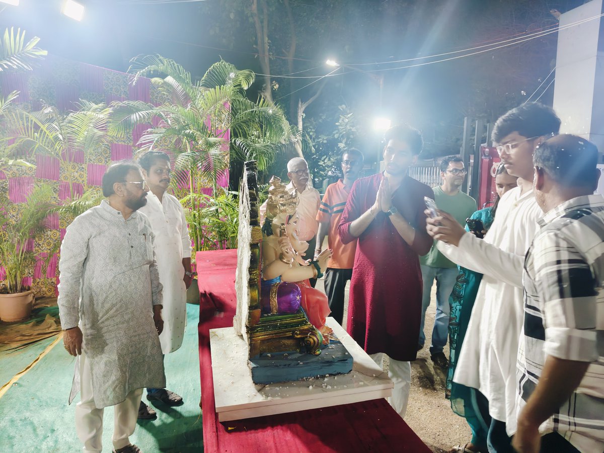 GangadhareBJP's tweet photo. अनंत चतुर्दशी निमित्त कै. बारकू पाटील उद्यान, ए.सी.सी. रोड, मुलुंड (पश्चिम) येथे माझ्या प्रयत्नांतून आयोजित करण्यात आलेल्या कृत्रिम गणेश विसर्जन तलावाला सदिच्छा भेट देऊन श्री गणरायाचे मनोभावे दर्शन घेतले आणि लाडक्या बाप्पांना भावपूर्ण निरोप दिला.
#अनंतचतुर्दशी
#AnantChaturdashi https://t.co/xa43kDk6Ws